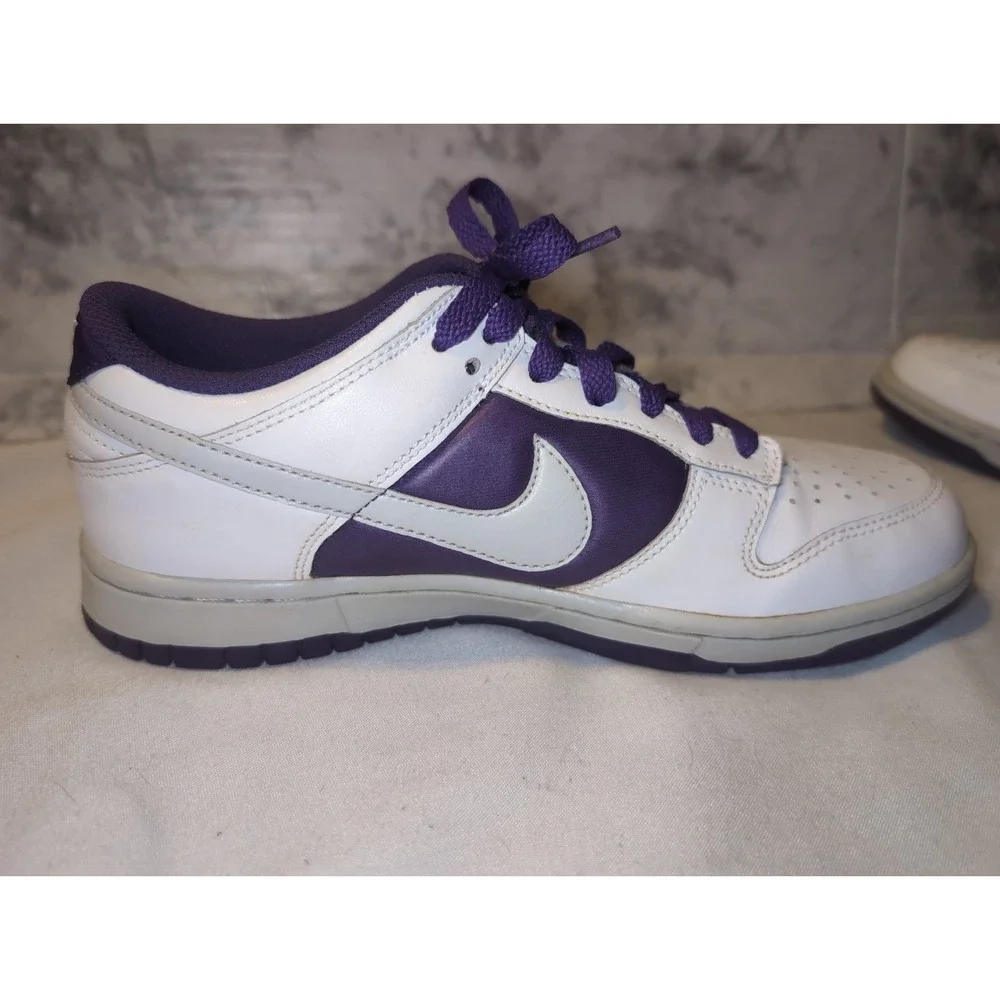 Women's Size 8 Nike Dunk Low White/Purple 2009